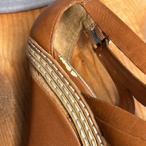 Camel Leather White House Black Market Wedge - Picture 5 of 6